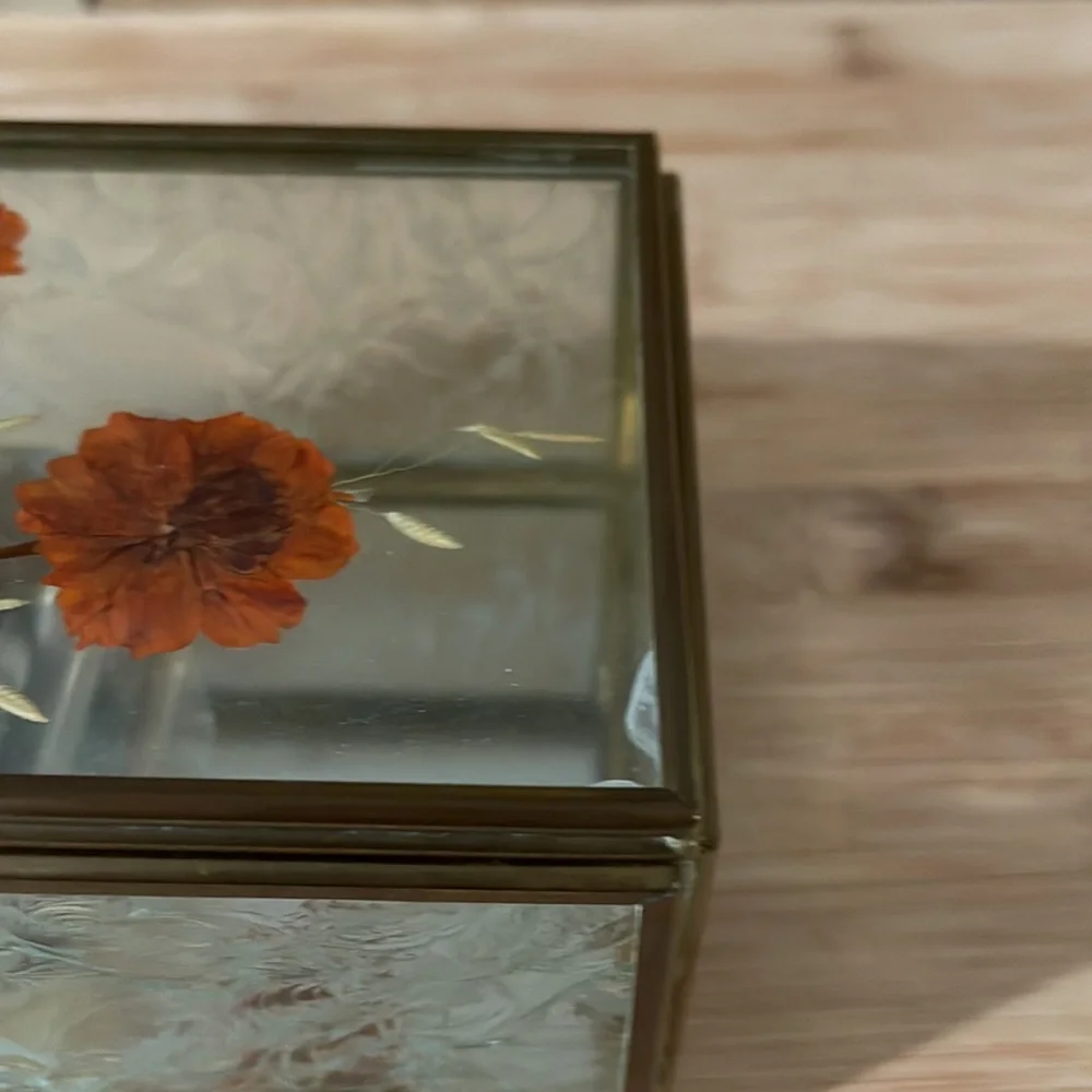 Vintage Brass and glass with pressed flowers trinket box/music box - Picture 11 of 11